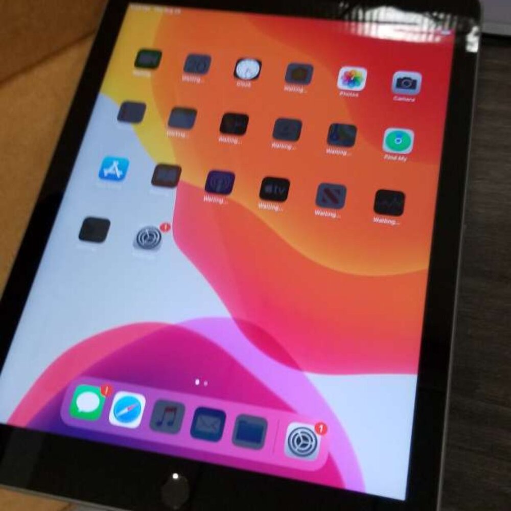 Apple iPad 5 32GB 9.7" WiFi+SIM Unlocked!! Very good!!